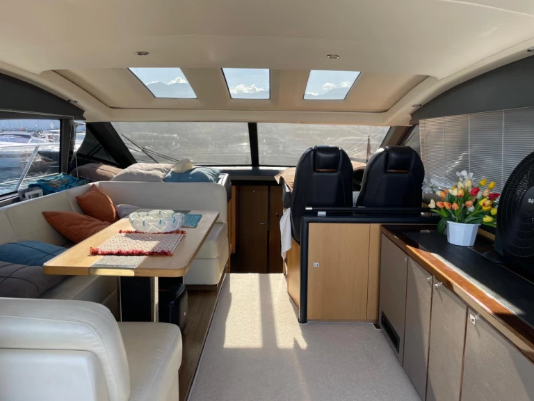 Pronájem lodi Neapol lákavé ceny V 52