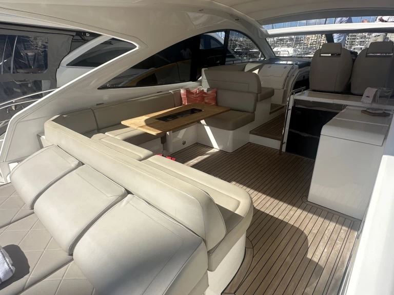 Fairline Targa 48 jednotlivci a charterové společnosti v Port d'Alcudia