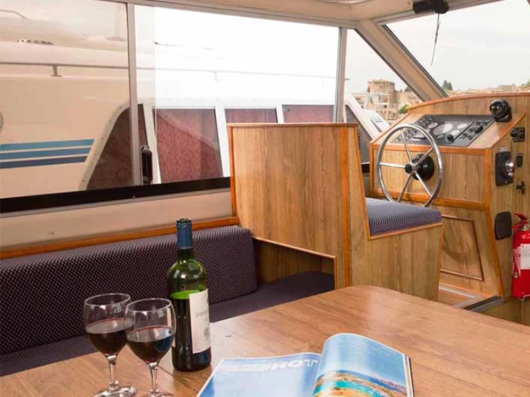 Pronájem Motorová loď Le Boat s licencí