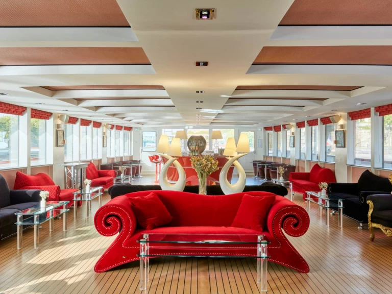 Říční loď k pronájmu v Paris za nejlepší cenu