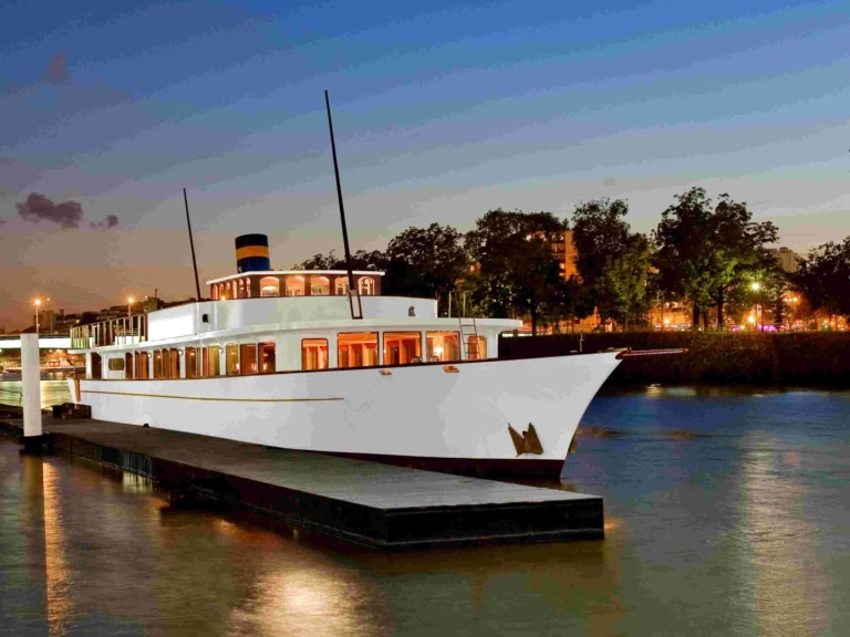 Říční loď k pronájmu v Paris za nejlepší cenu