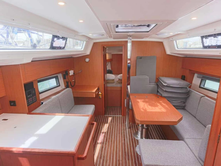 Pronájem lodi Lefkáda lákavé ceny Bavaria C38