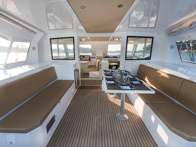 Pronajmout si Bavaria Nautitech 40 open NEW - 4 + 2 cab. v Tribunj