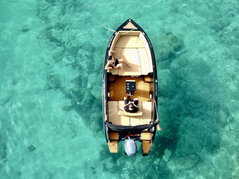 Motorová loď k pronájmu v Sant Antoni de Portmany za nejlepší cenu