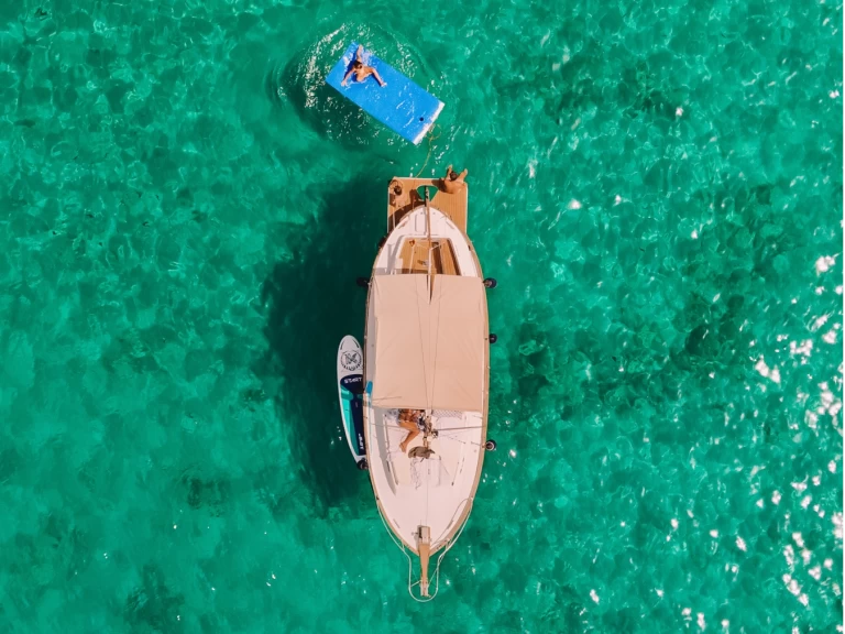 Llaut Myabca Delfin 28 jednotlivci a charterové společnosti v Palma de Mallorca