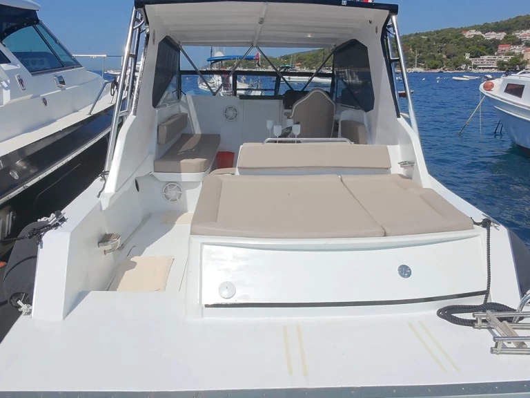 Pronajmout Motorová loď se skipperem či ne Bayliner v Hvar 