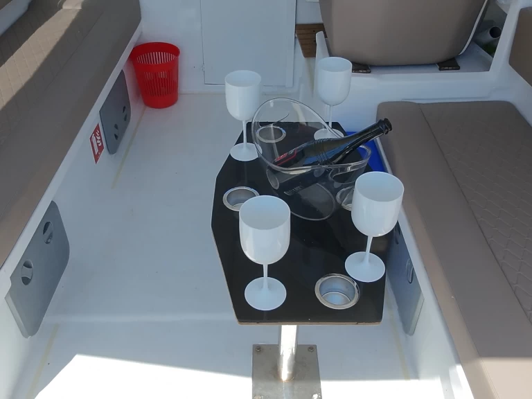 Pronajmout si Bayliner Trophy v Hvar 