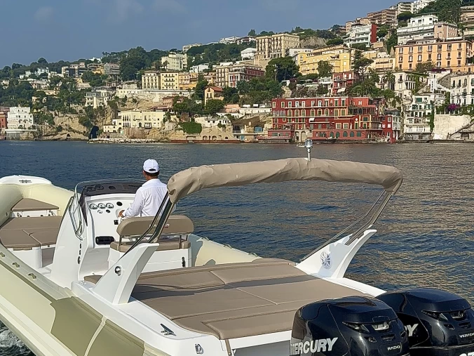 Pronájem Polotuhá loď Master s licencí