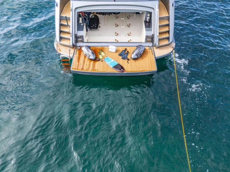 Pronájem Jachta Riva s licencí