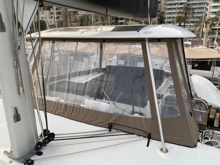 Pronájem Katamarán Lagoon s licencí