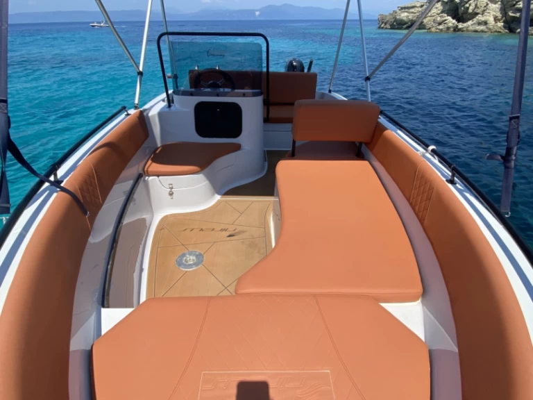 Pronájem lodi Nireus Optima v Lákka na Samboatu