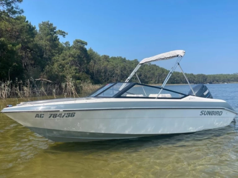 Pronajmout Motorová loď se skipperem či ne Sunbird v Bordeaux