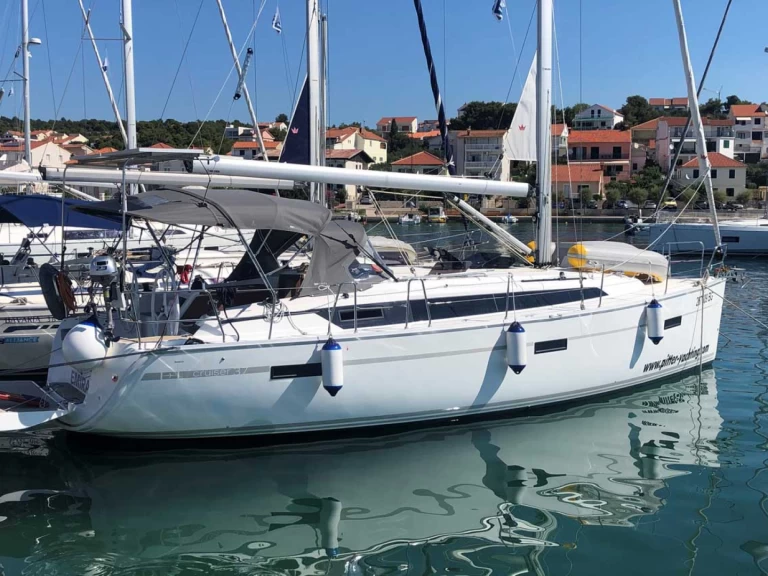 Pronajmout Plachetnice se skipperem či ne Bavaria v Murter-Kornati