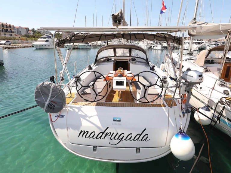 Pronájem jachty v Murter-Kornati -Bavaria Cruiser 41S na Samboatu