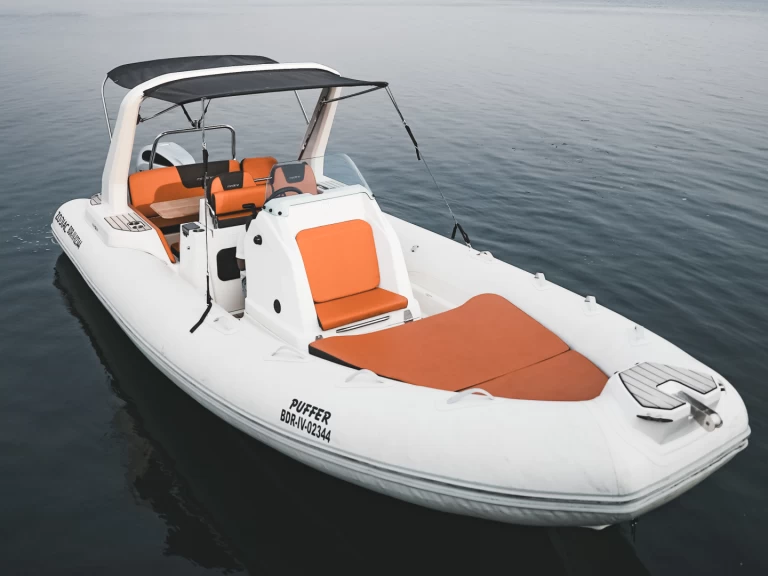 Pronájem Motorová loď Zodiac s licencí