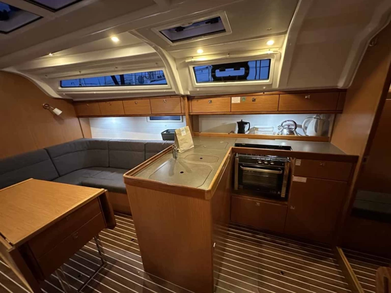 Bavaria Cruiser 37 jednotlivci a charterové společnosti v Murter-Kornati