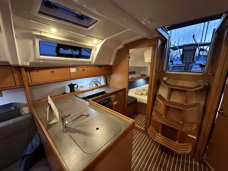 Pronájem jachty v Murter-Kornati -Bavaria Cruiser 37 na Samboatu