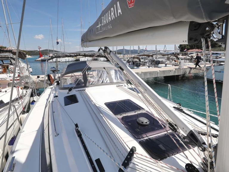 Pronájem lodi Bavaria Cruiser 41S v Murter-Kornati na Samboatu