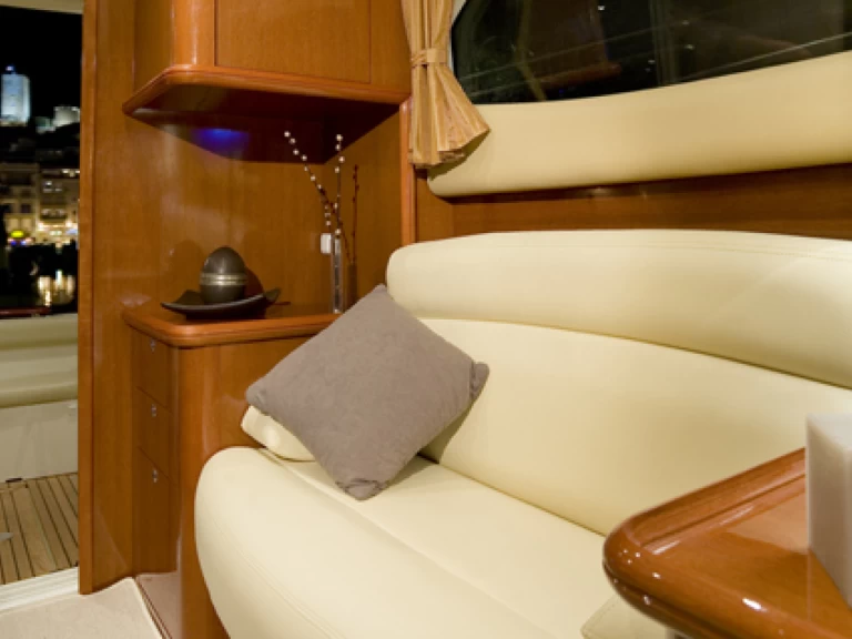 Pronajmout si Prestige Prestige 36 v Panaji