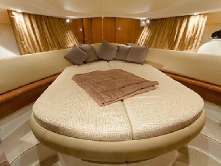 Pronájem lodi Panaji lákavé ceny Prestige 36