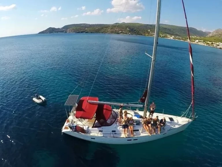 Pronajmout si Bénéteau Oceanis 411 v Alimos