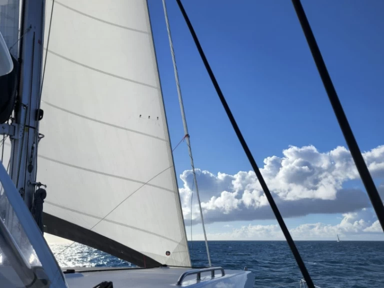 Leopard Leopard 50 jednotlivci a charterové společnosti v Phuket Yacht Haven Marina