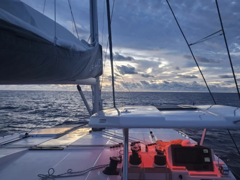 Pronájem lodi Phuket Yacht Haven Marina lákavé ceny Leopard 50