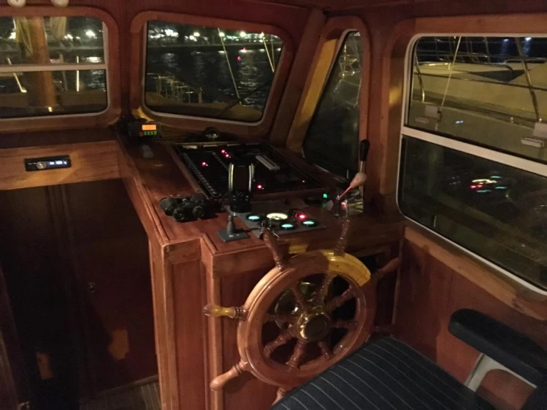 Plachetnice k pronájmu v Atény za nejlepší cenu