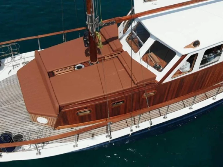 Pronájem jachty v Atény -Custom Made Wooden greek na Samboatu
