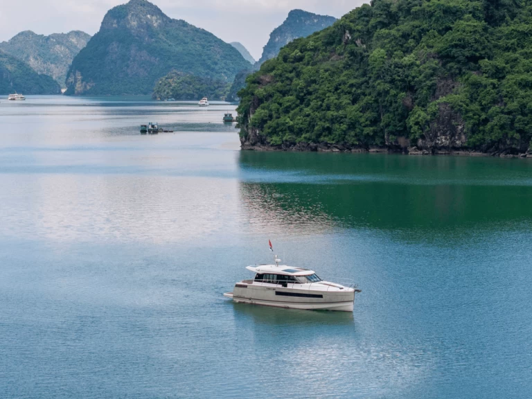 Pronajmout Motorová loď se skipperem či ne Jeanneau v Hạ Long