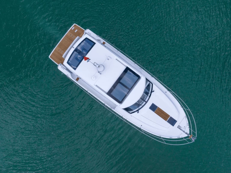 Motorová loď k pronájmu v Hạ Long za nejlepší cenu