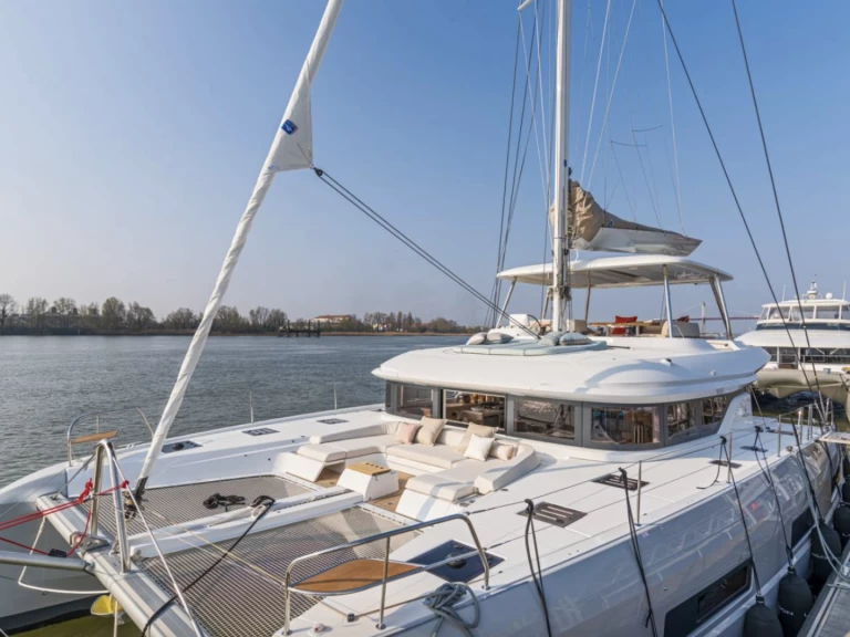 Pronájem lodi Lagoon Lagoon 55 v Bonifacio na Samboatu