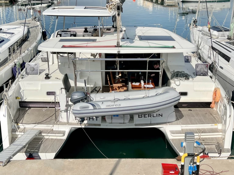 Pronájem Katamarán Lagoon s licencí