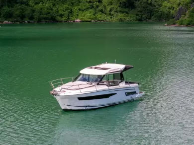 Pronajmout si Jeanneau Merry Fisher 895 v Hạ Long