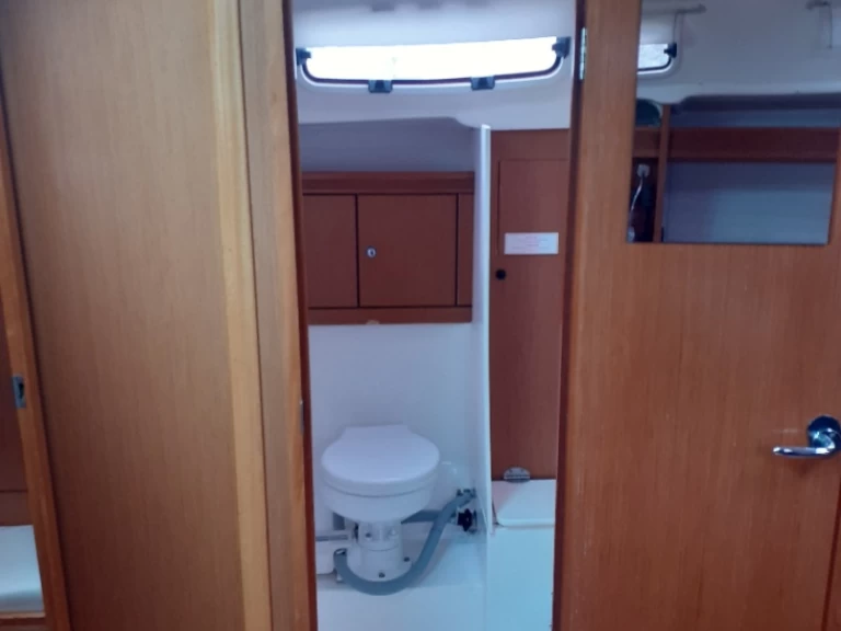 Bavaria Bavaria 43 Cruiser jednotlivci a charterové společnosti v Lefkáda