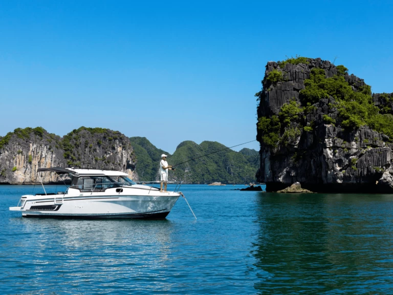 Pronajmout si Jeanneau Merry Fisher 795 v Hạ Long