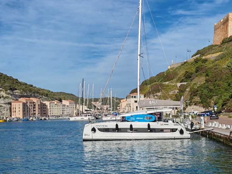 Pronajmout si Bali Bali Catsmart v Golfo Aranci