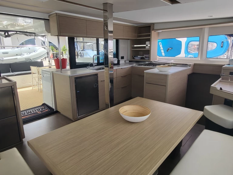 Pronájem lodi Lagoon Lagoon 46 v Golfo Aranci na Samboatu