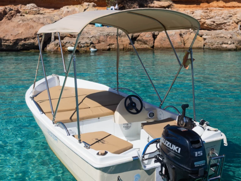 Pronájem Motorová loď Mareti s licencí