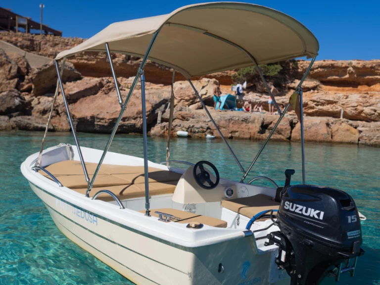 Motorová loď k pronájmu v Sant Antoni de Portmany za nejlepší cenu