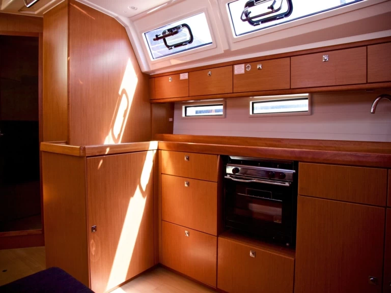 Pronajmout Plachetnice se skipperem či ne Bavaria v Barcelona