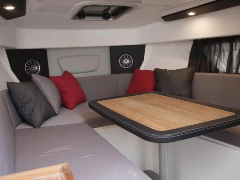 Motorová loď k pronájmu v s'Arenal za nejlepší cenu