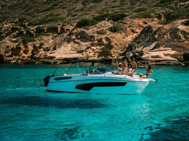 Pronajmout Motorová loď se skipperem či ne Karnic v s'Arenal