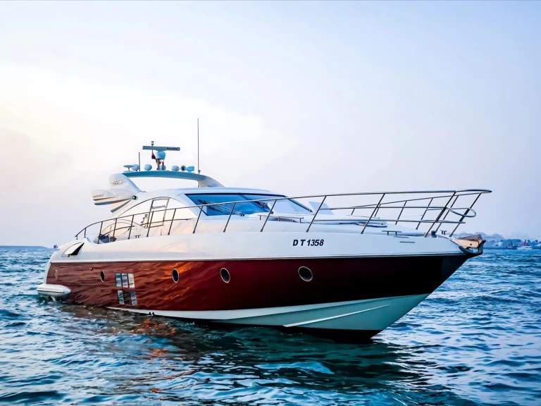 Pronájem Jachta Custom Made s licencí