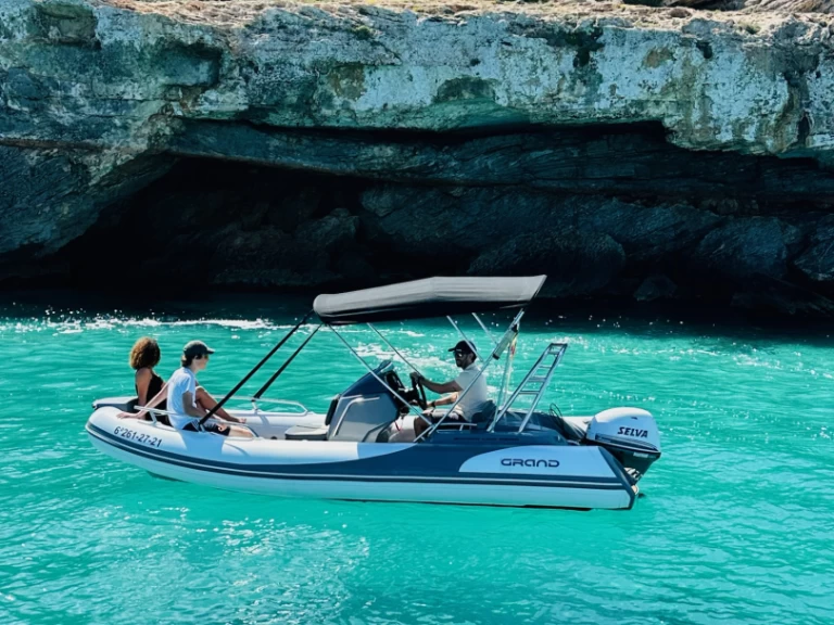 Pronájem lodi s'Arenal lákavé ceny Grand 500