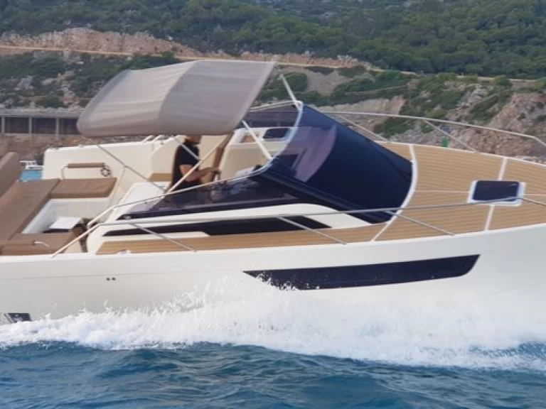 Nuva M9 CABIN jednotlivci a charterové společnosti v Cala d'Or