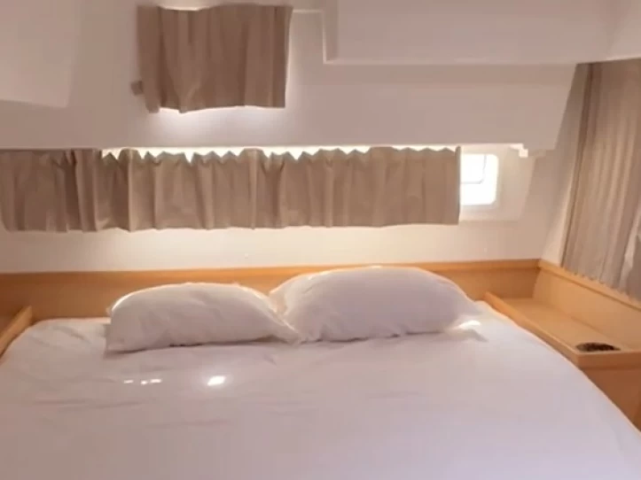 Pronájem Katamarán Lagoon s licencí