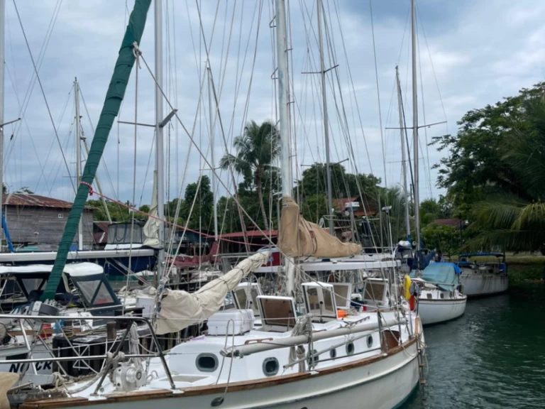 Pronájem lodi Lívingston lákavé ceny Walkover 44