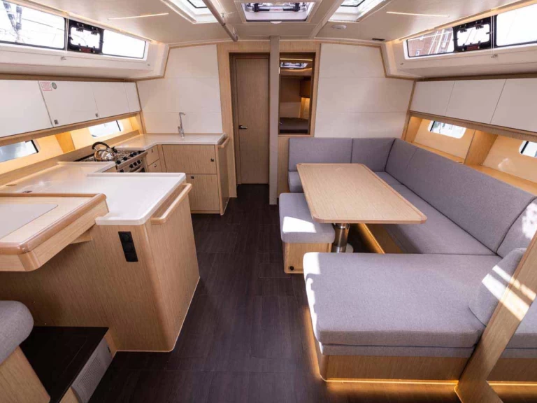 Pronájem lodi Bavaria Bavaria C46 v Golfo Aranci na Samboatu