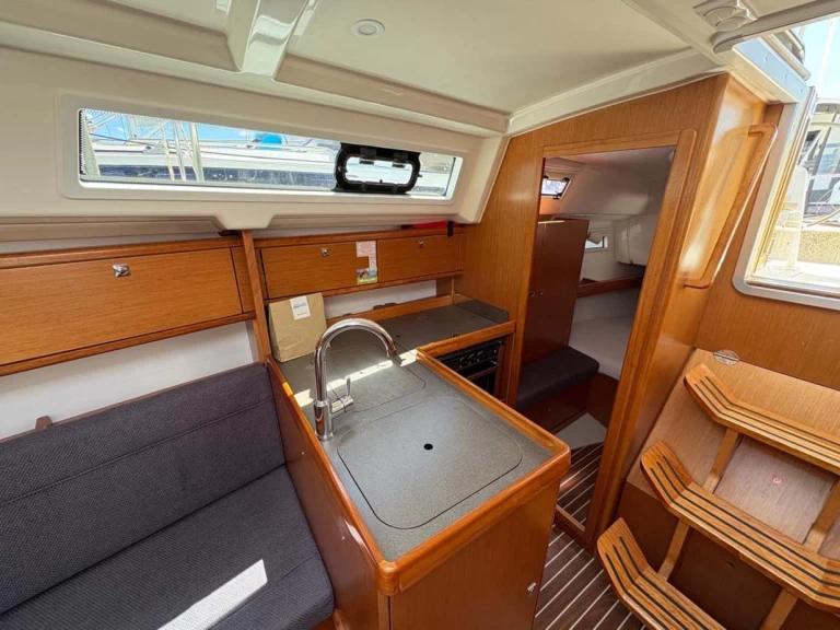 Pronájem jachty v Murter-Kornati -Bavaria Cruiser 34 na Samboatu